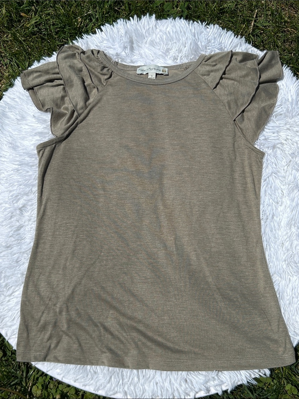 🩶5/$30 Fate & Fortune Taupe Brown Ruffle Sleeve Cap Sleeve Top Size Small